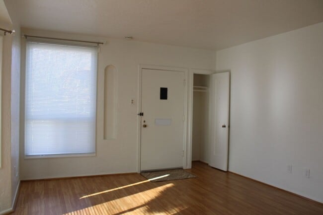 Building Photo - 500 Civic Center St