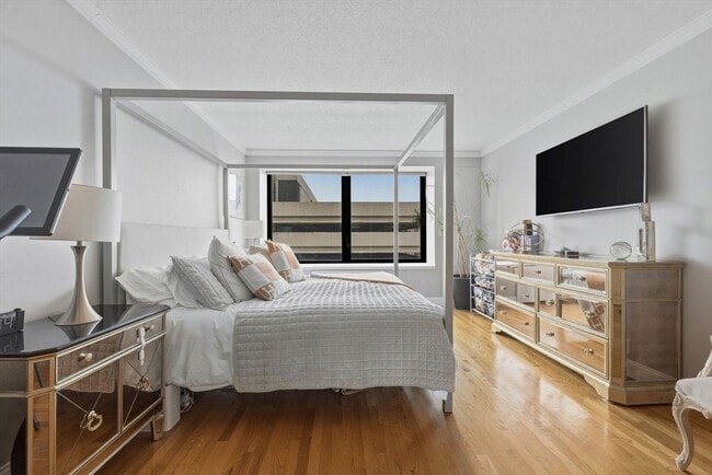 Building Photo - 65 E India Row