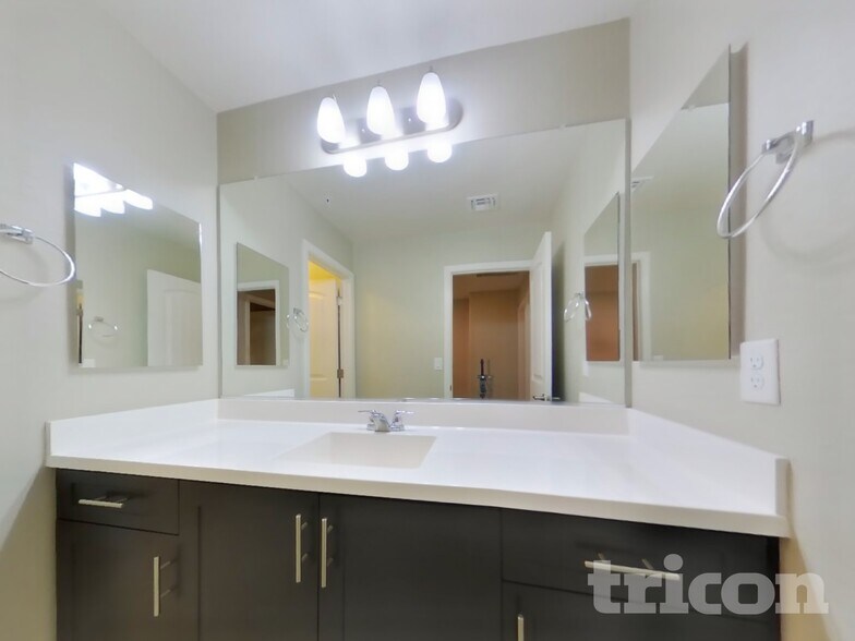 Building Photo - 12590 W Mazatzal Dr