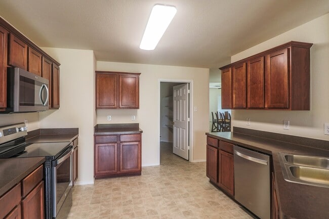 Building Photo - Beautifully crafted 4-2-2 home in the Keller area.