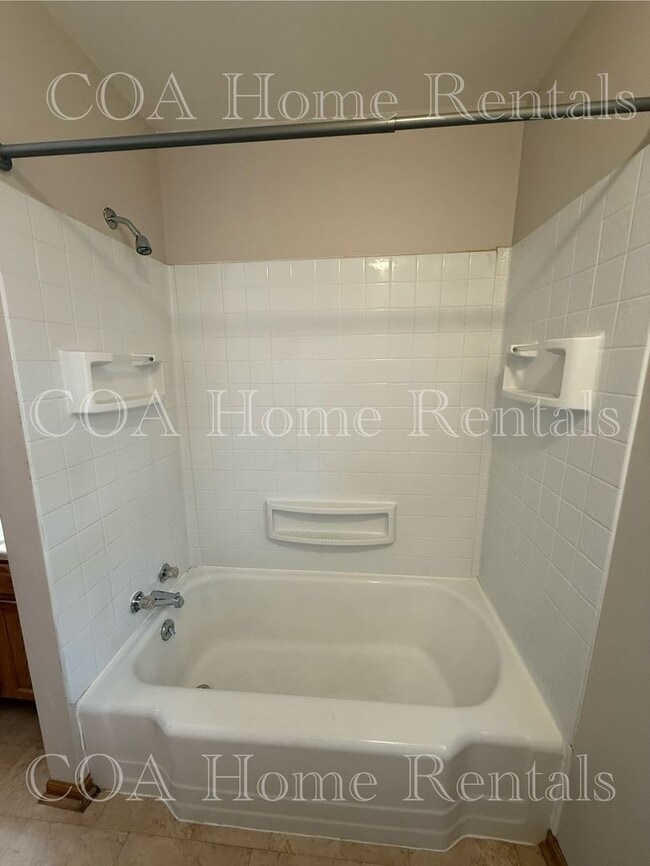 Building Photo - Great West Side Neighborhood