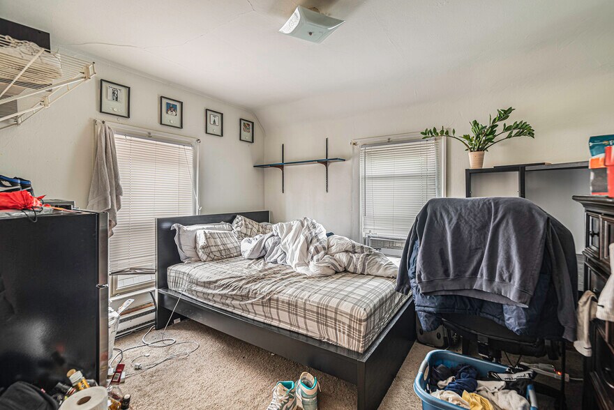 Building Photo - 335 Packard St