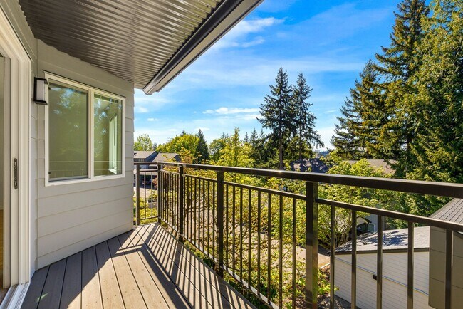 Building Photo - 2 Bed, 1 Bath Condo with Easy Access to I-405