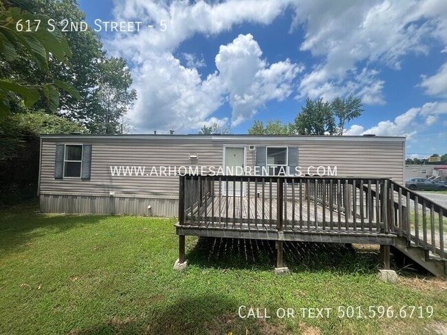 Primary Photo - 617 S 2nd St