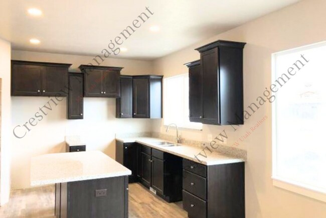 Building Photo - 448 McClellan Ct