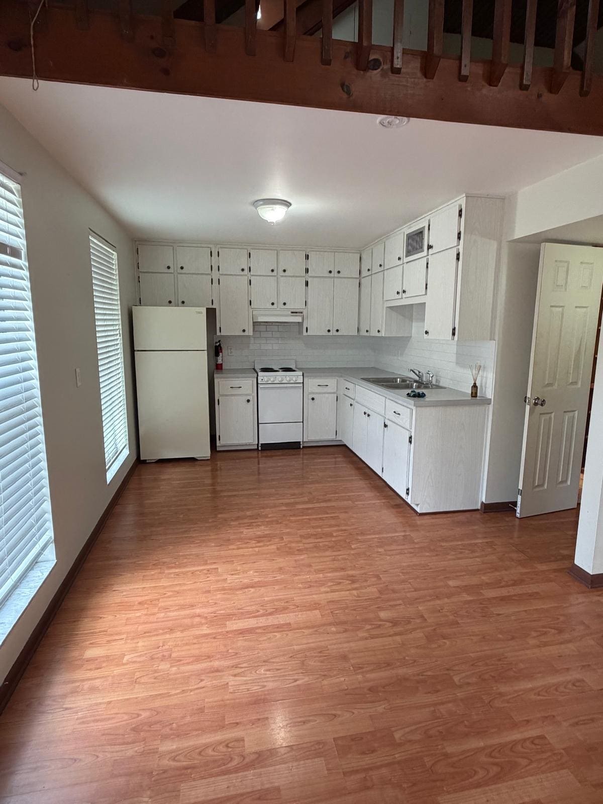 Kitchen - 2609 Hillsdale Ave
