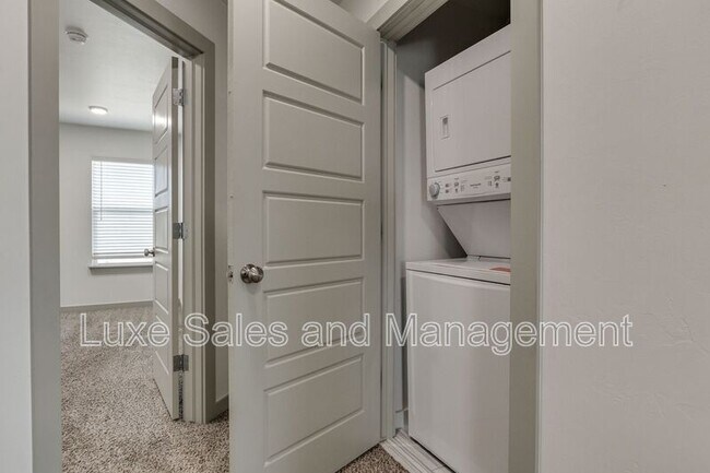 Building Photo - 7907 NW 135th Terrace