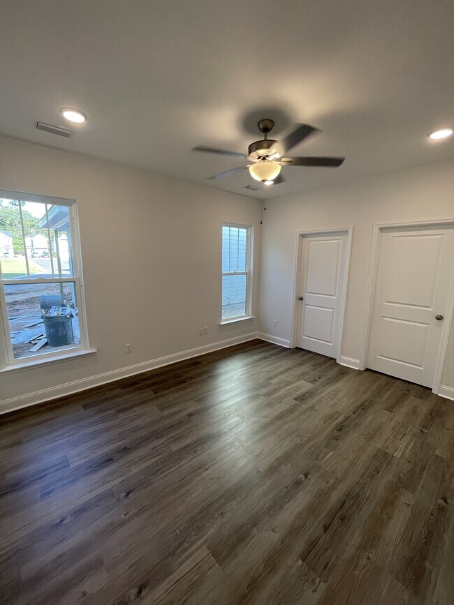 Building Photo - 5658 Native Oak Dr