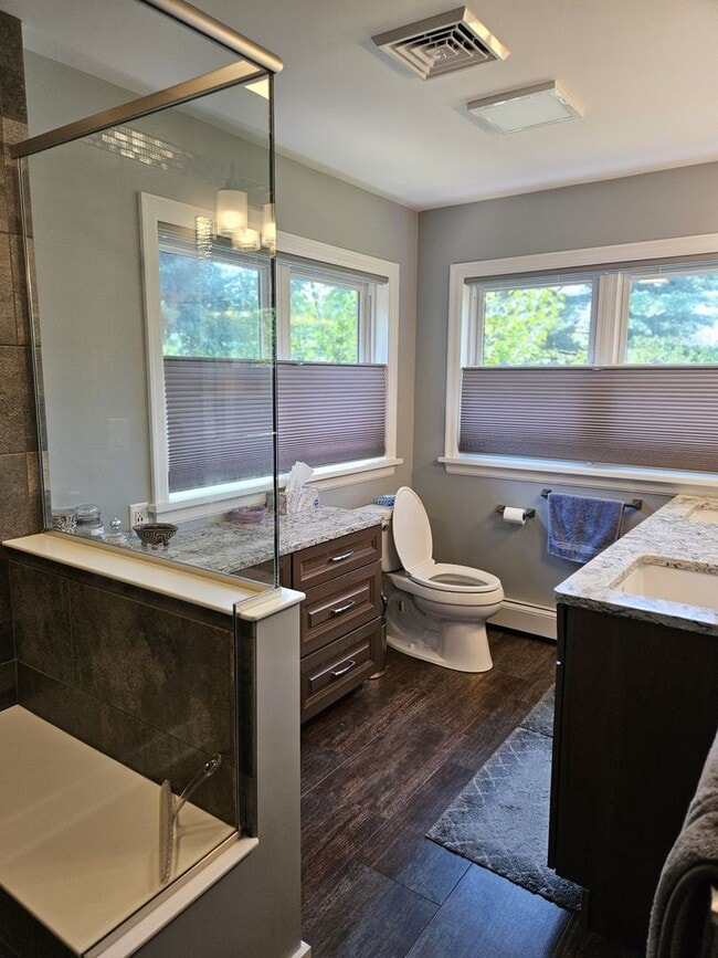 Building Photo - 3 Bedroom  Available June 8th  2026