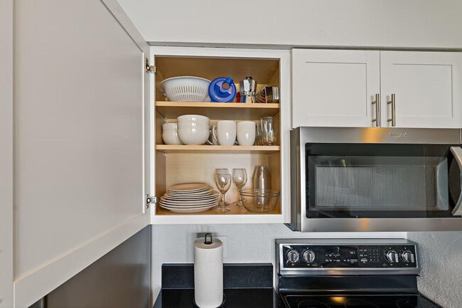 Building Photo - 2502 N Rocky Point Dr