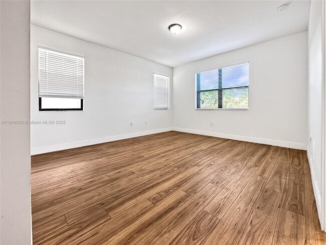 Building Photo - 3275 W 96 Pl