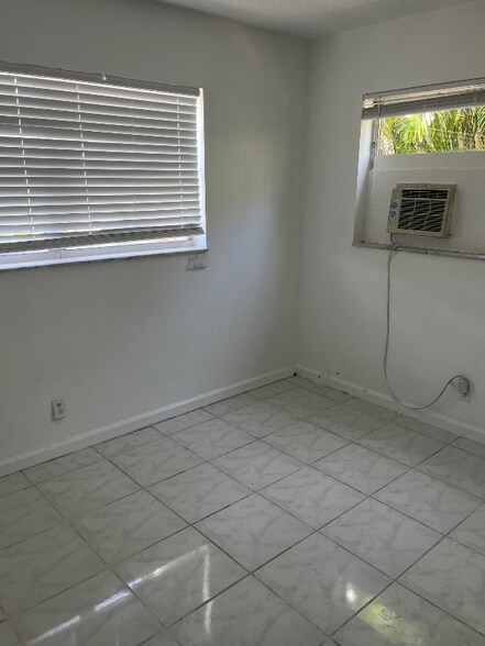 Building Photo - 702 N L St