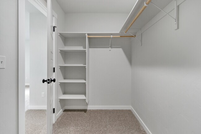 Building Photo - 3117 S Old Farm Ave