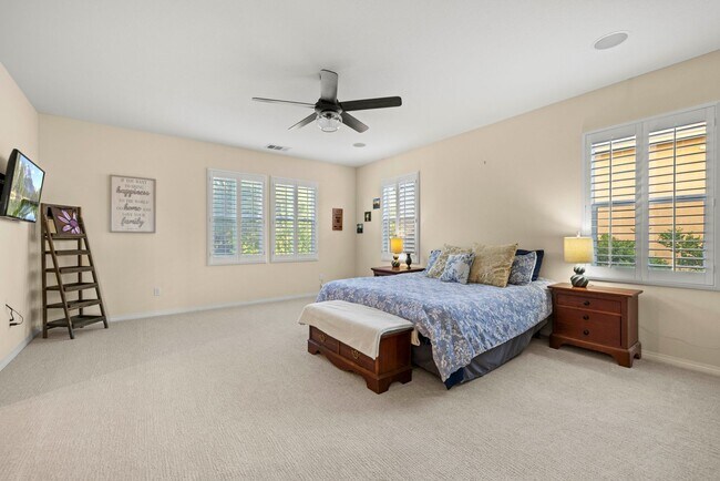 Building Photo - Luxurious 5-Bedroom Pool Home with Solar &...
