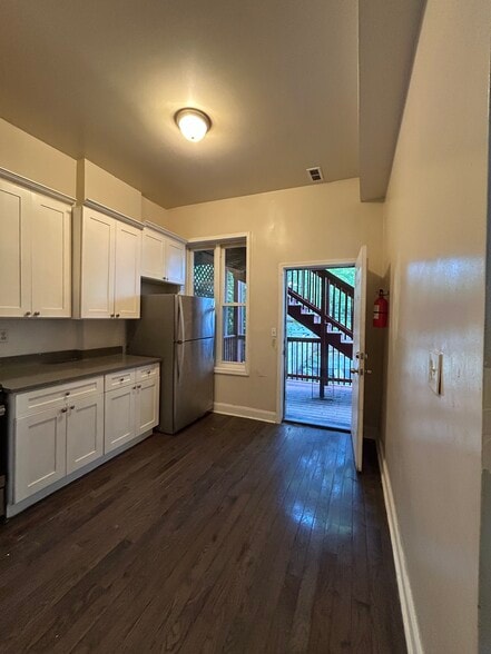 Building Photo - 1529 S Homan Ave