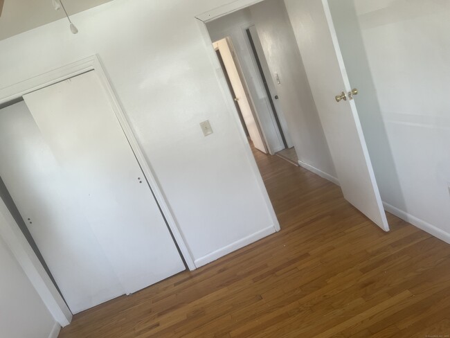 Building Photo - 102 Oak Ridge Dr