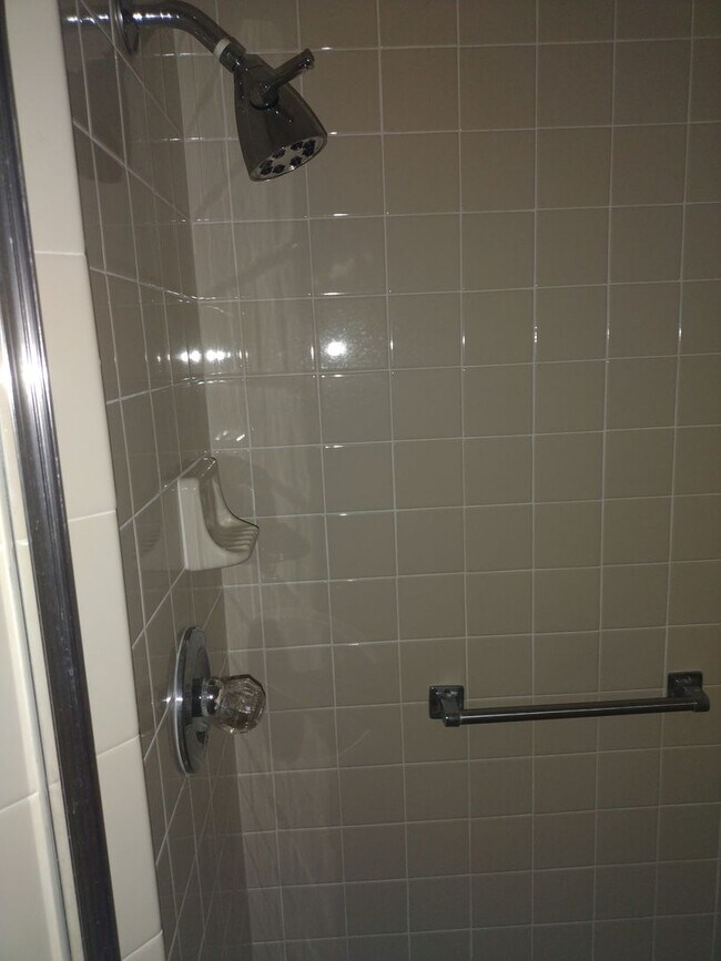 Building Photo - 2 bedroom 2 bathroom Large House for rent ...