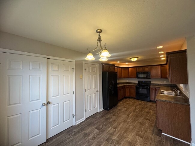 Building Photo - Gorgeous Single Family Home in Clarksville