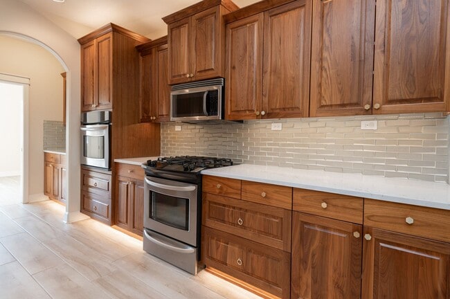 Building Photo - Sun Meadow Home 4 Bed + Bonus + Office + H...