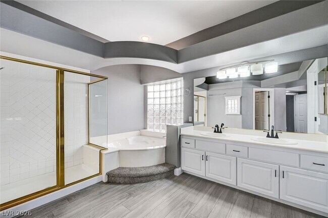 Building Photo - 3800 Beacon Point St