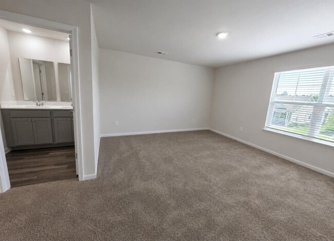 Building Photo - 181 Dagger Ct