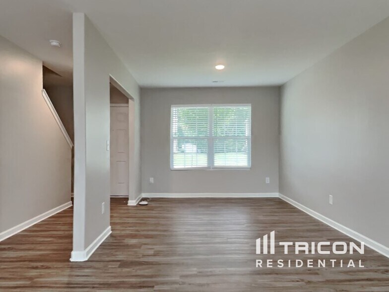 Building Photo - 335 Thistle Downs Dr