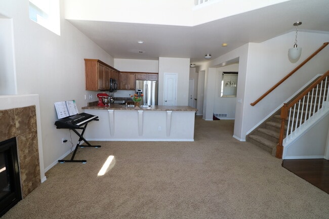 Building Photo - 3bdrm 3bath home with 2 car garage