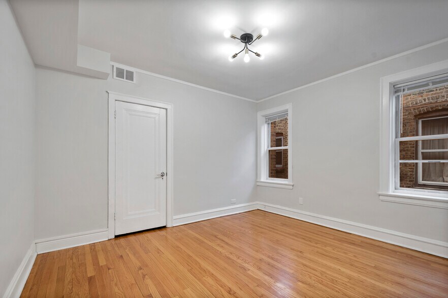 Building Photo - 6533 N Fairfield Ave