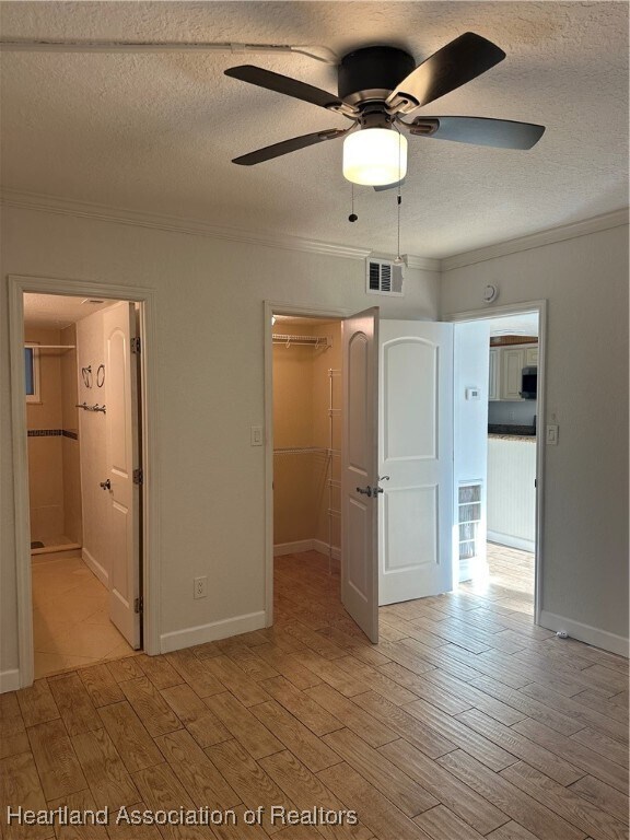 Building Photo - 2131 Lakeview Dr