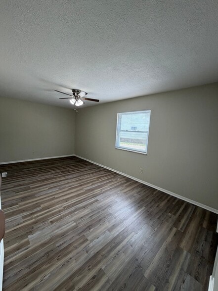 Building Photo - 1332 Brooke Park Dr