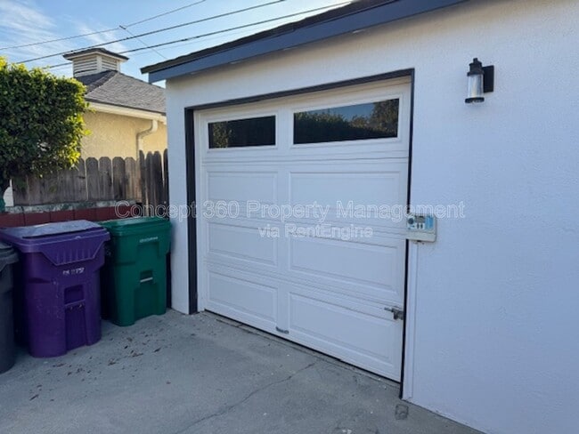 Building Photo - 2061 Lomina Ave