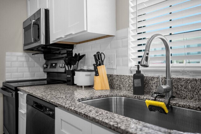 Building Photo - 13803 Heritage Club Dr