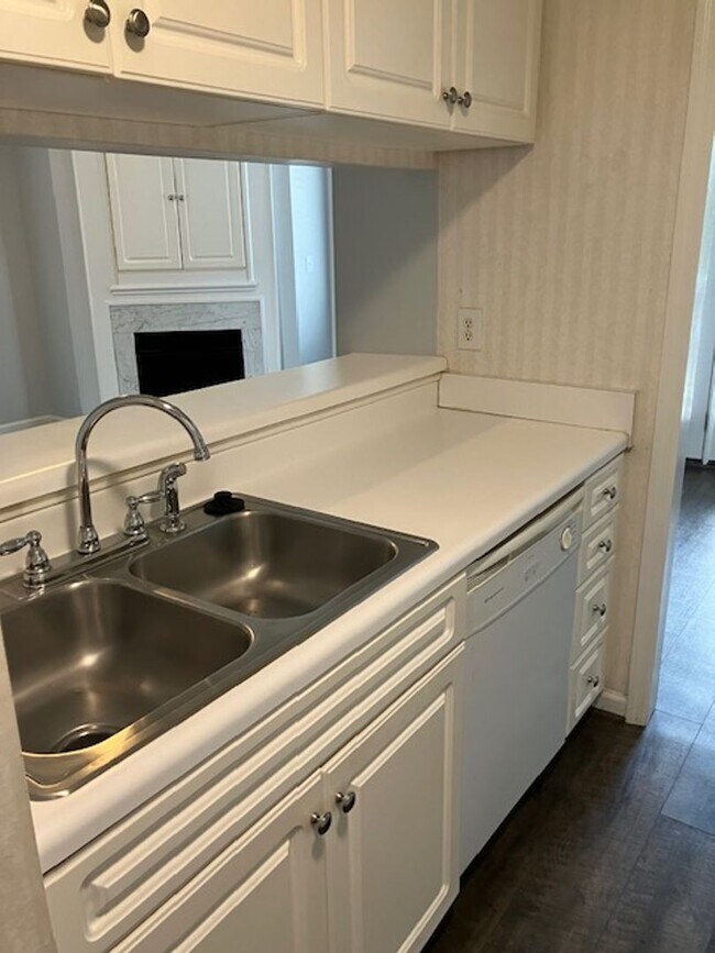 Building Photo - 904 Litchfield Way