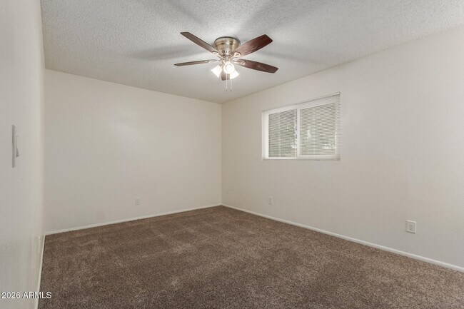 Building Photo - 860 E Brown Rd