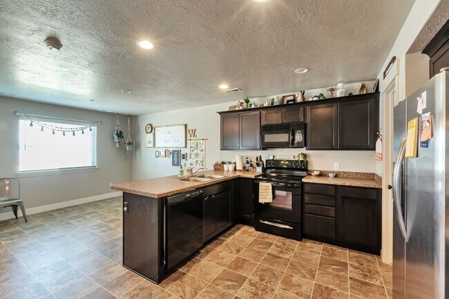 Building Photo - 154 1325 W