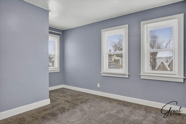 Building Photo - $1,420 - West Side 3 bedroom