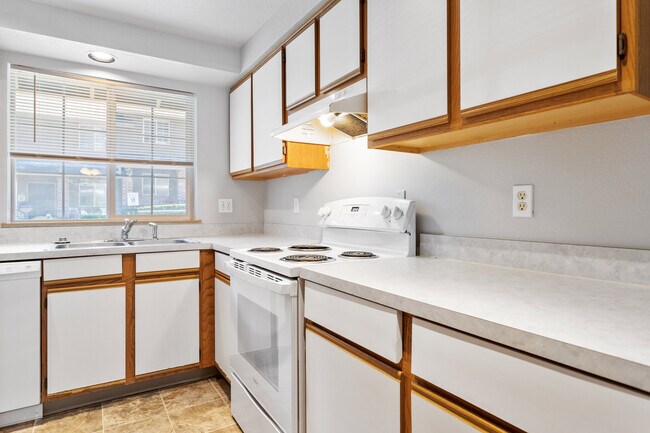 Building Photo - The Ridge