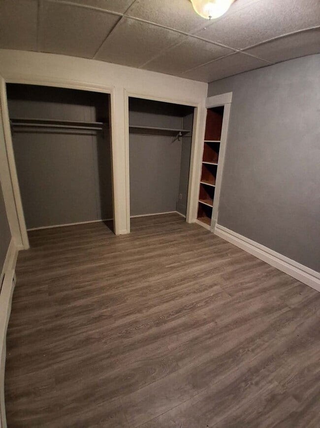 Building Photo - 2 Bedroom 1 Bath Renovated Apartment