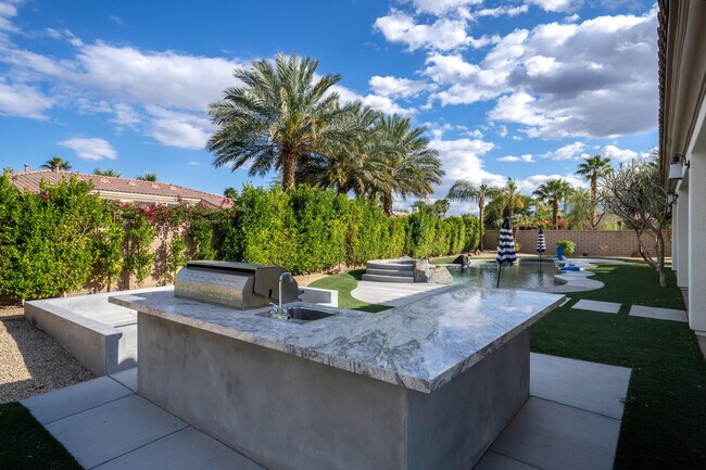 Building Photo - 49392 Hohokam River St