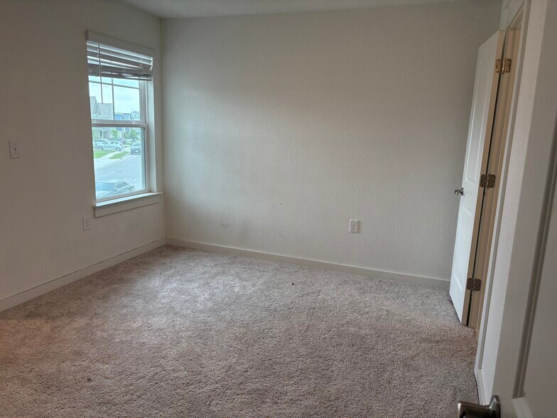 Building Photo - 7408 Sparkling Light Dr