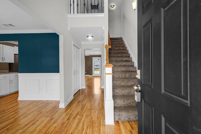 Building Photo - 721 Highgrove Ct