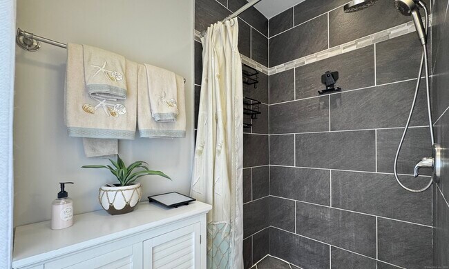 Building Photo - 35 Coolridge Rd