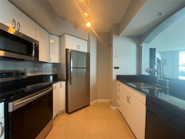 Building Photo - 9201 Collins Ave