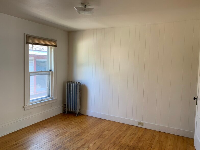 Building Photo - 834 E Gorham St
