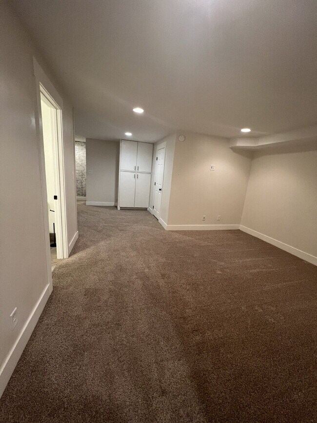 Building Photo - "Spacious 4-Bed Oasis with 3.5 Baths in Charming St. George!"
