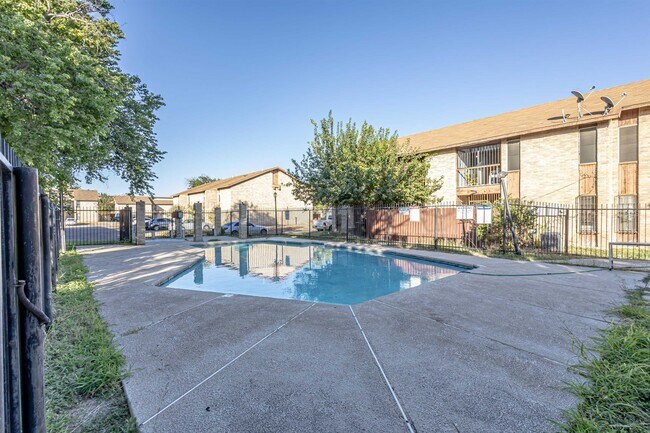 Building Photo - 100 Hillside Rd