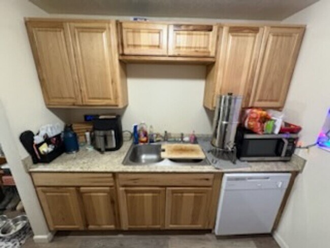 Building Photo - 1B/1B Pet Friendly Apartment South of BYU
