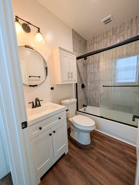 Master BDR Bath - 780 Forest St