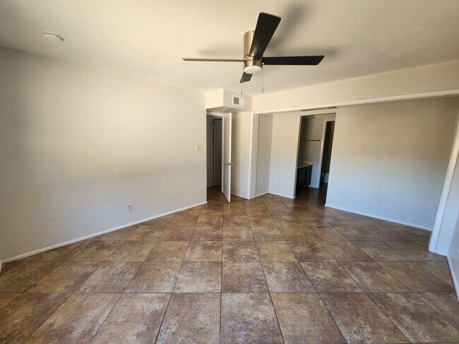 Building Photo - 2 bedroom 2 bath home in Villa De Paz golf community