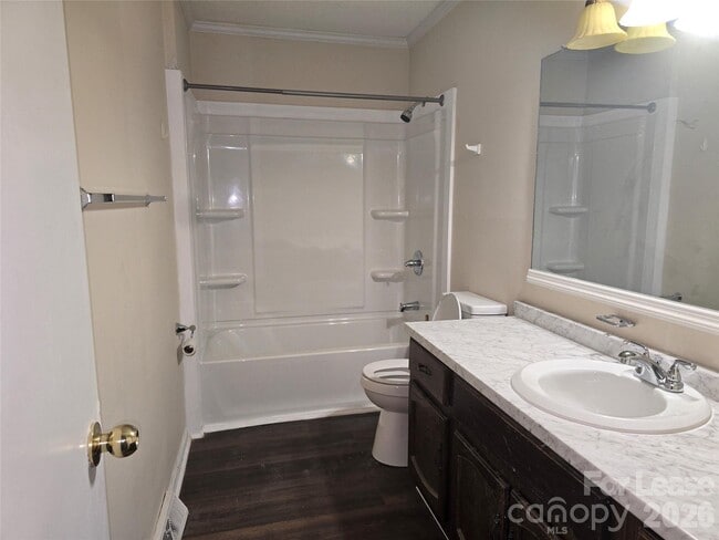 Building Photo - 5323 Chestnut Lake Dr